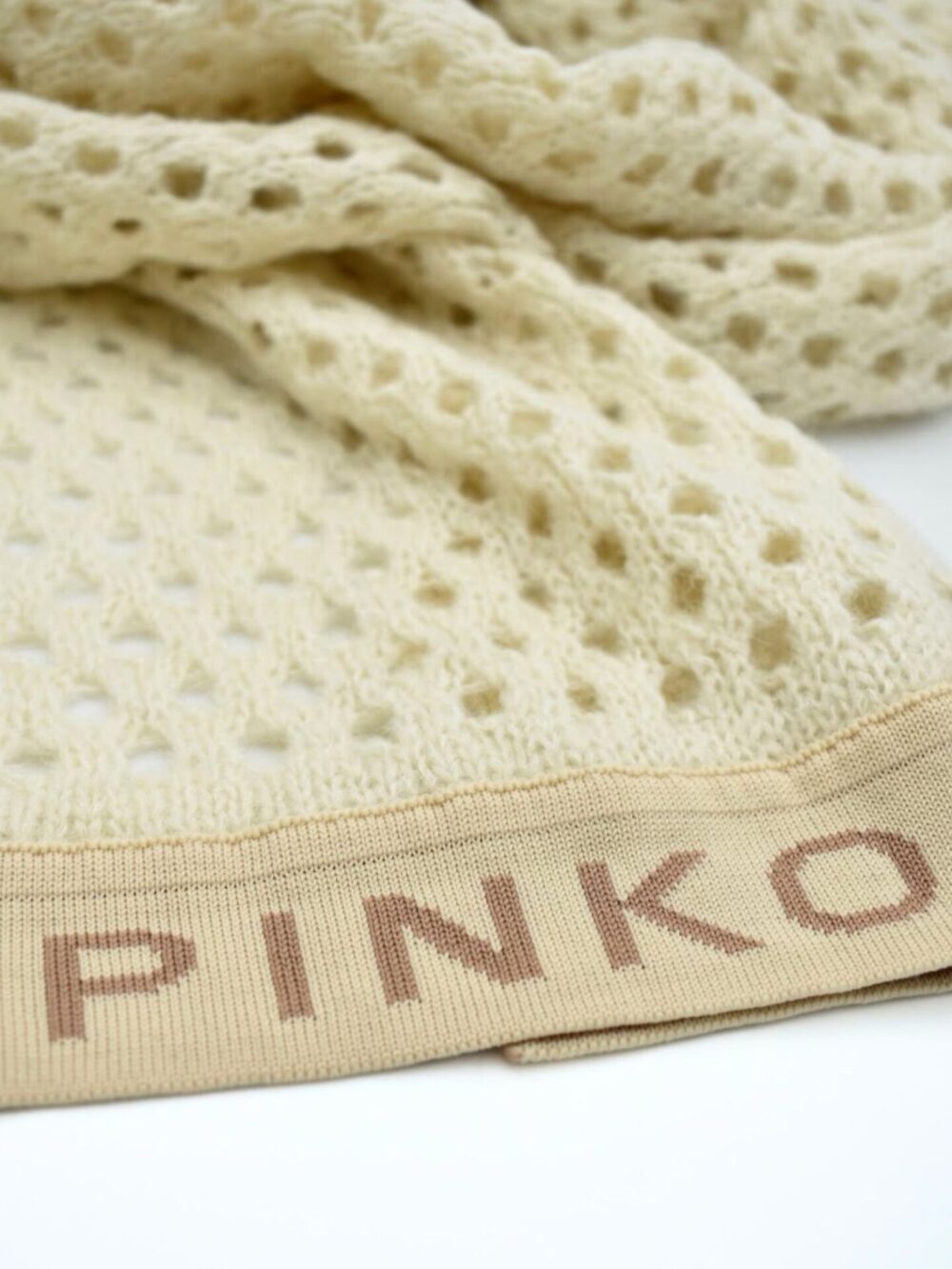 Jasny ażurowy szalik Pinko