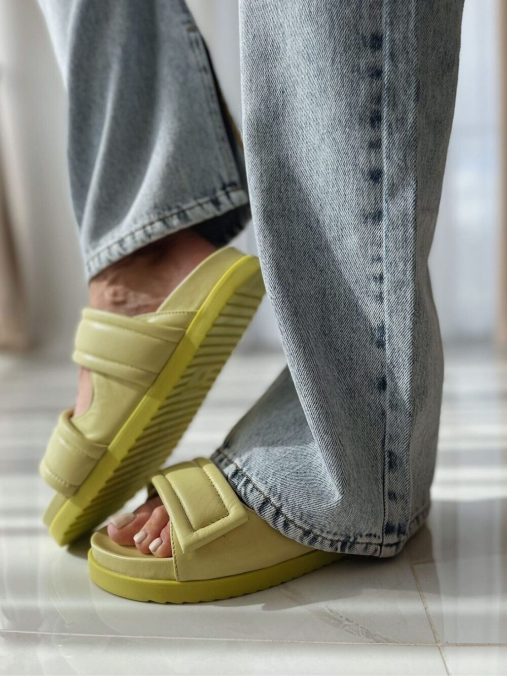 Limonkowe klapki Patrizia Pepe