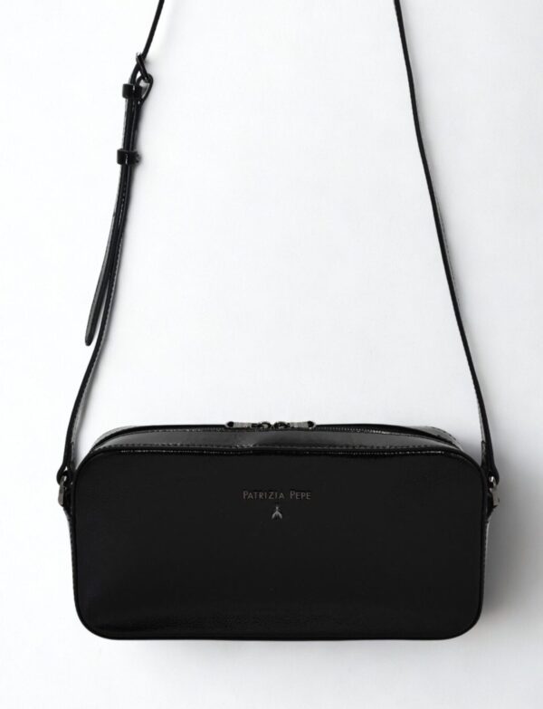 Czarna lakierowana torebka Patrizia Pepe