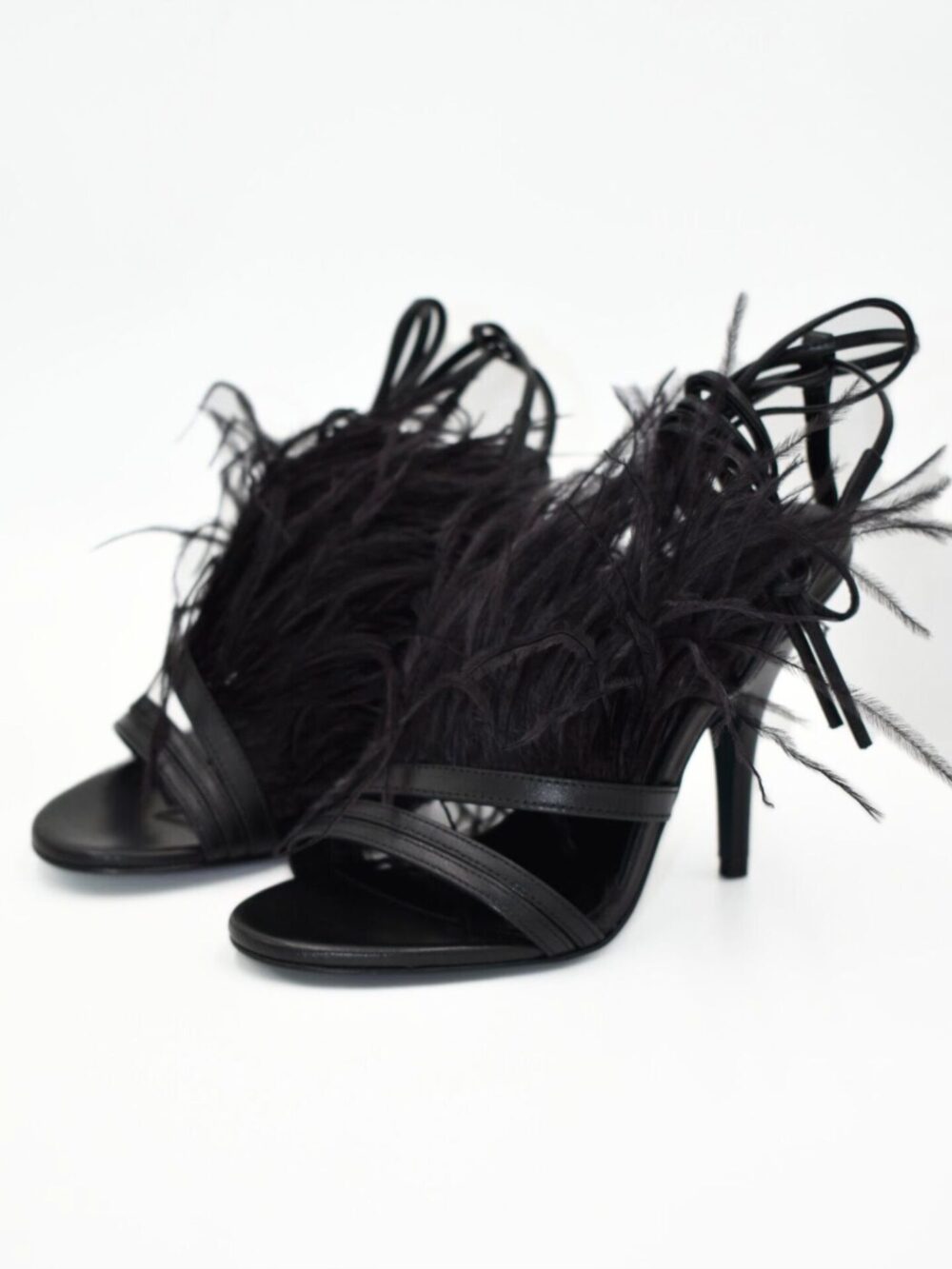 Szpilki z piórami Patrizia Pepe