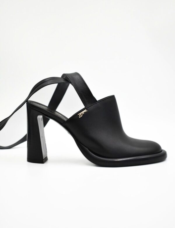 Wiązane buty na obcasie Patrizia Pepe