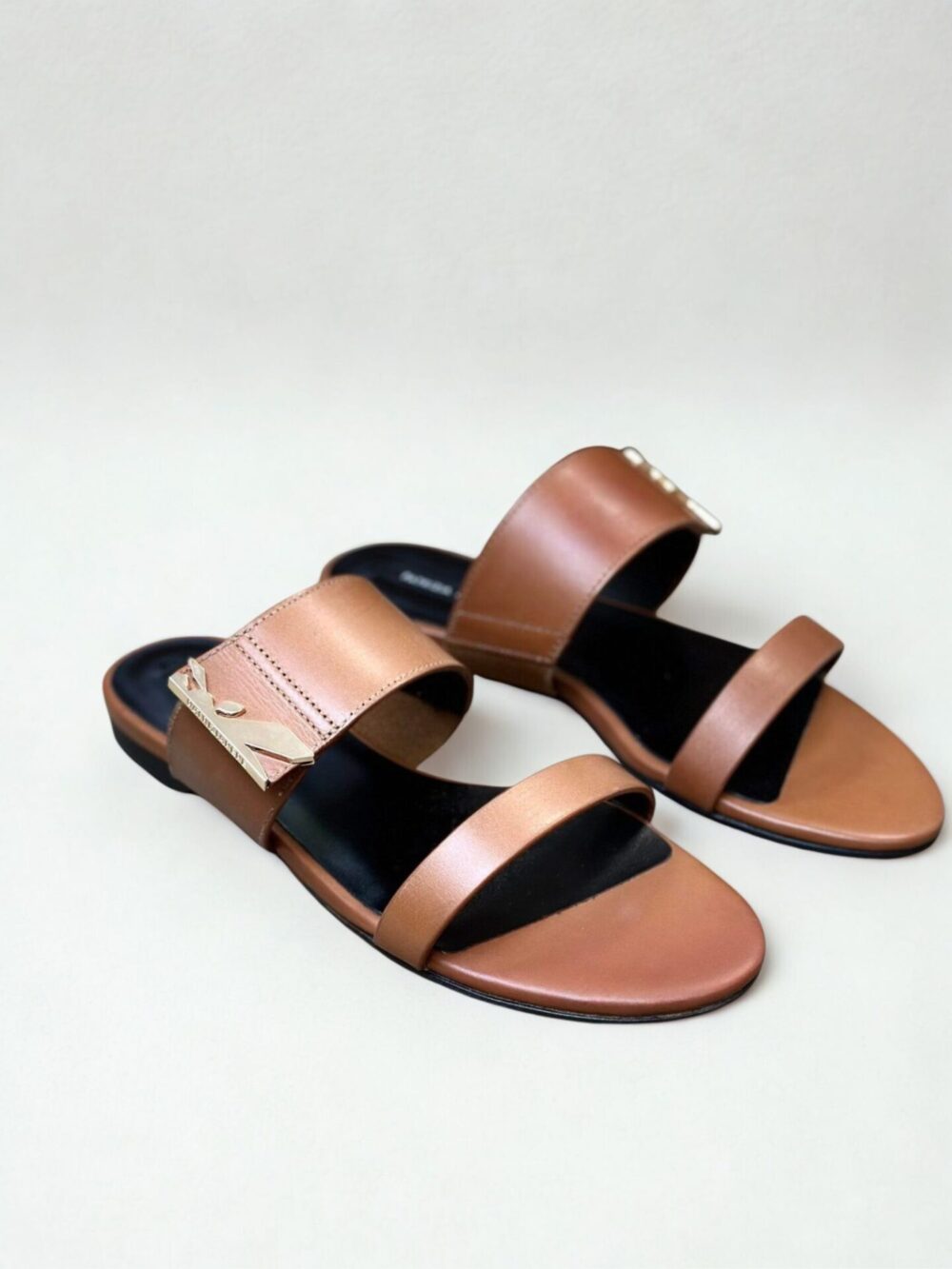 Brązowe klapki Patrizia Pepe