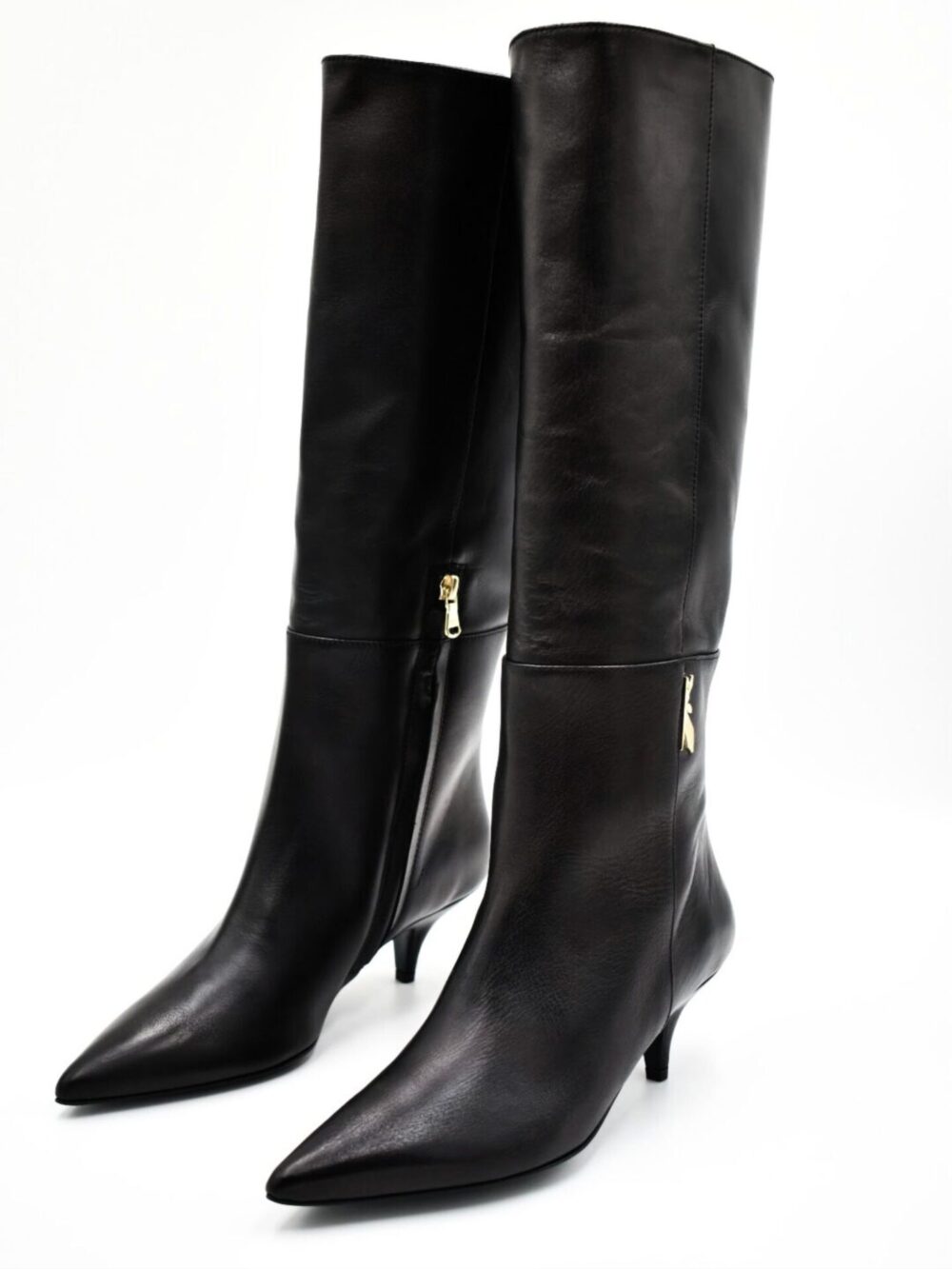 Czarne kozaki na niskim obcasie