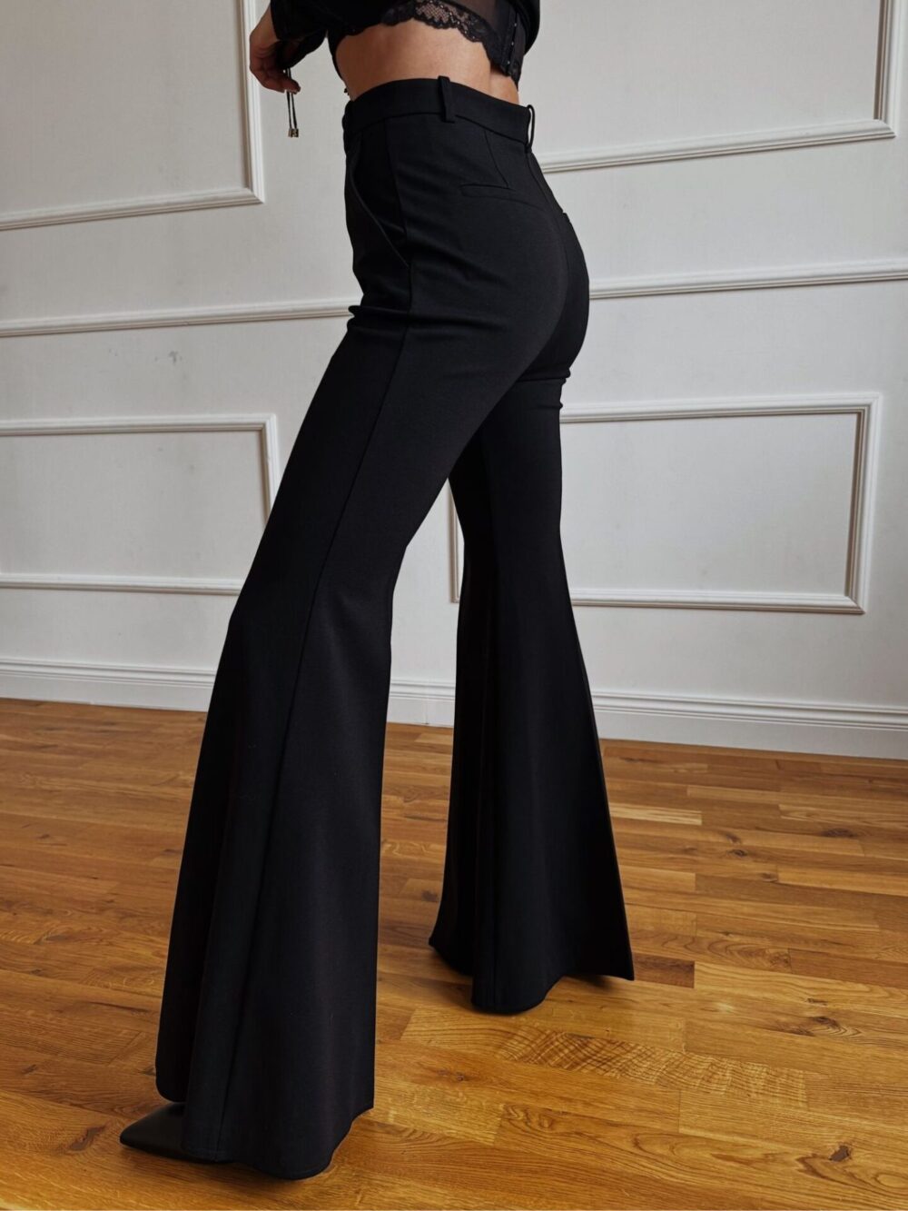 Czarne dzwony Pinko Pasta