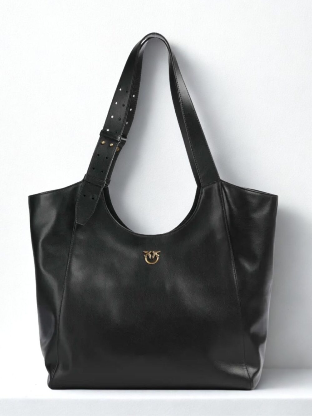 Skórzana czarna shopperka Pinko