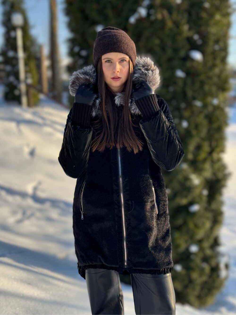 Czarny płaszcz z kapturem Boca