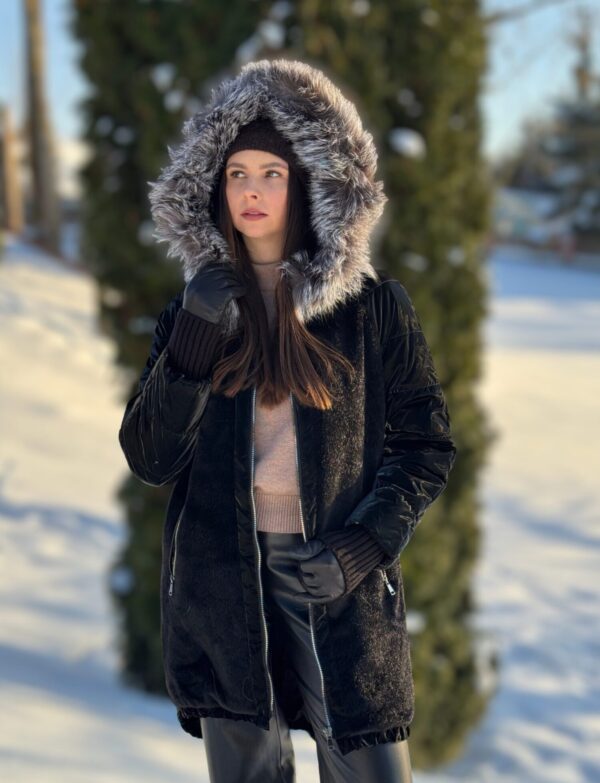 Czarny płaszcz z kapturem Boca