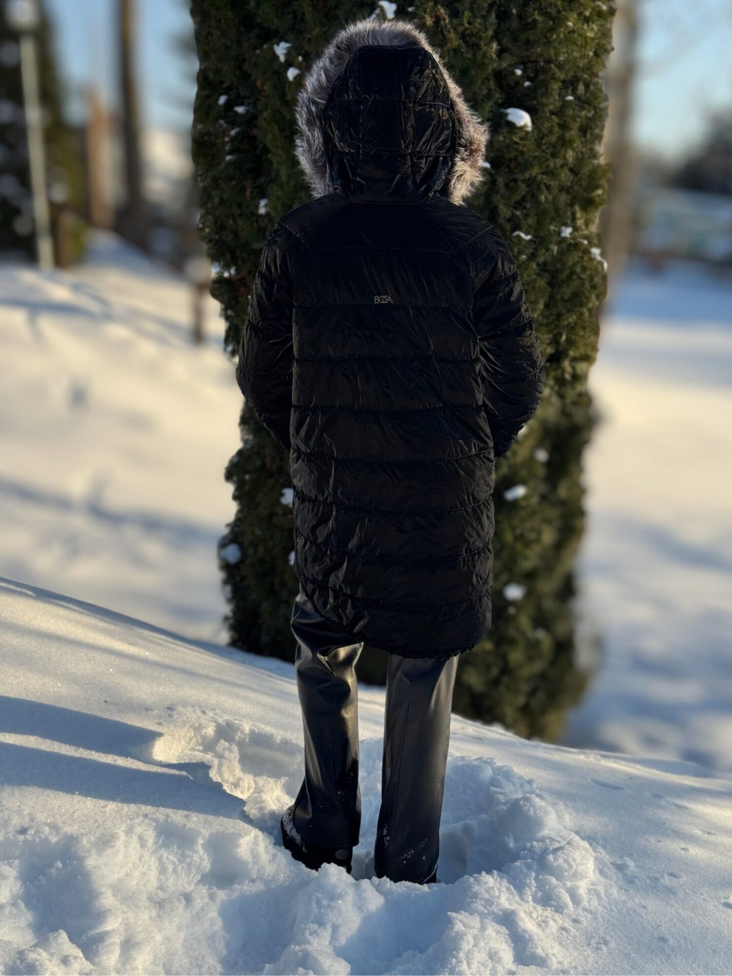 Czarny płaszcz z kapturem Boca Czarny płaszcz z kapturem Boca