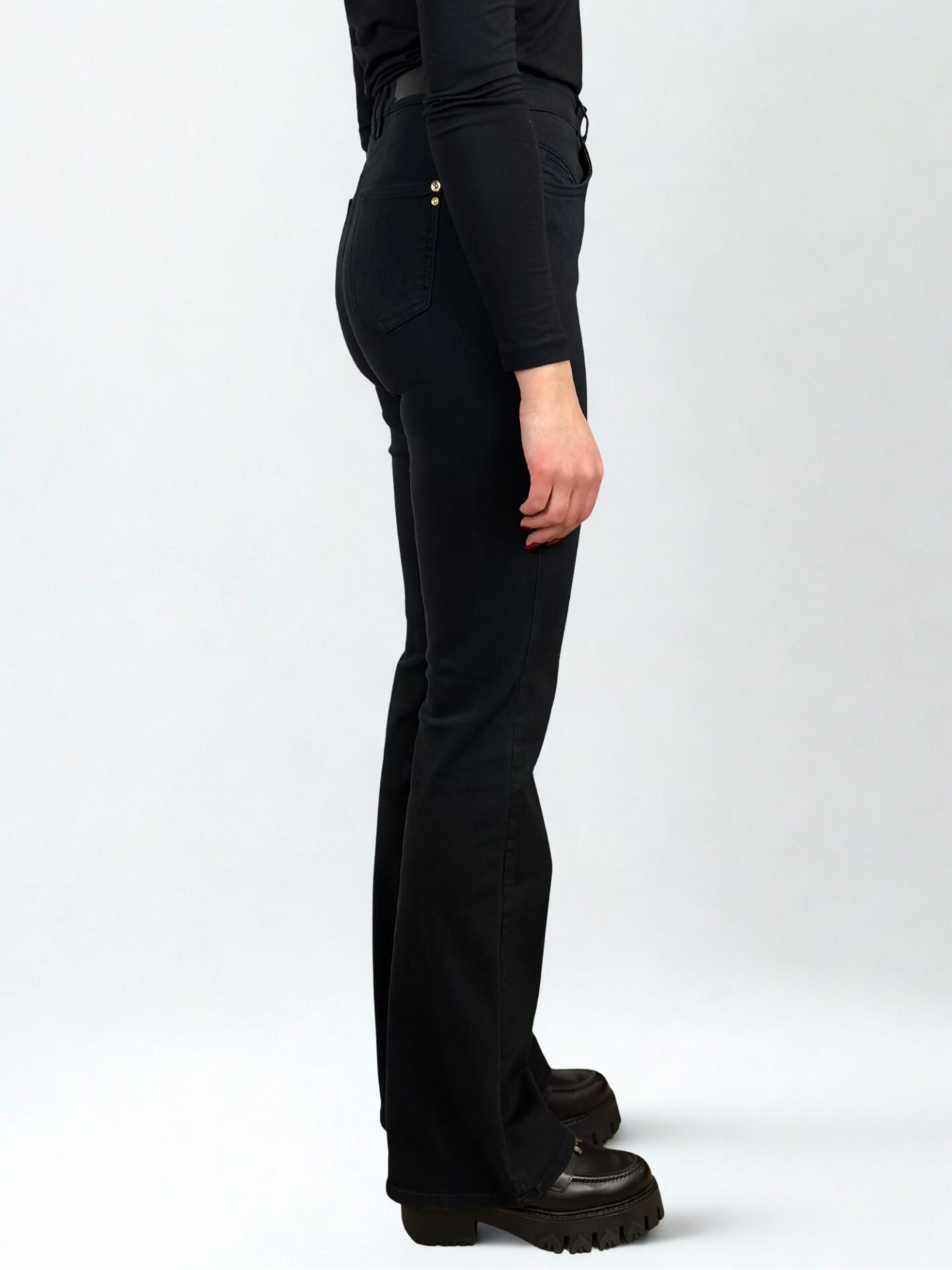 Czarne dzwony Patrizia Pepe czarne dzwony Patrizia Pepe bok