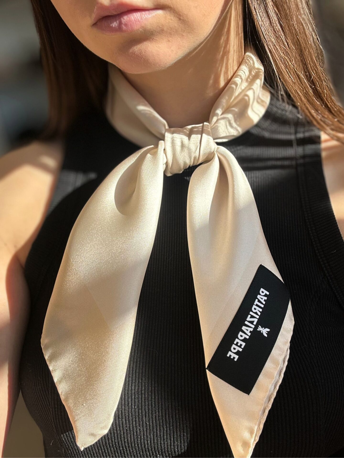 Jedwabna śmietankowa apaszka Patrizia Pepe Jedwabna śmietankowa apaszka Patrizia Pepe