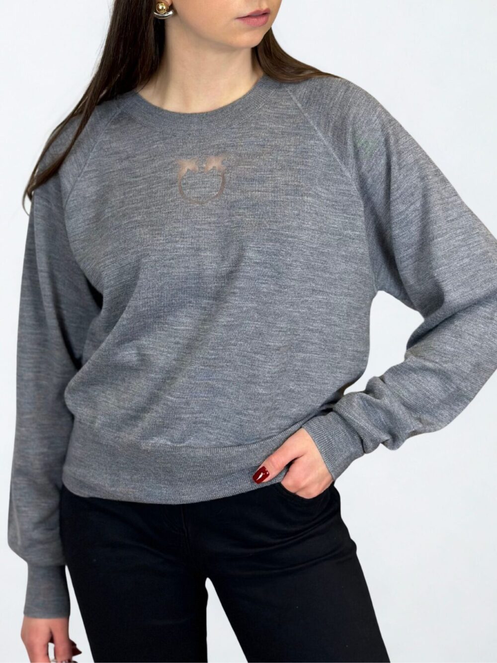 detal logo Pinko na swetrze Lanzarote