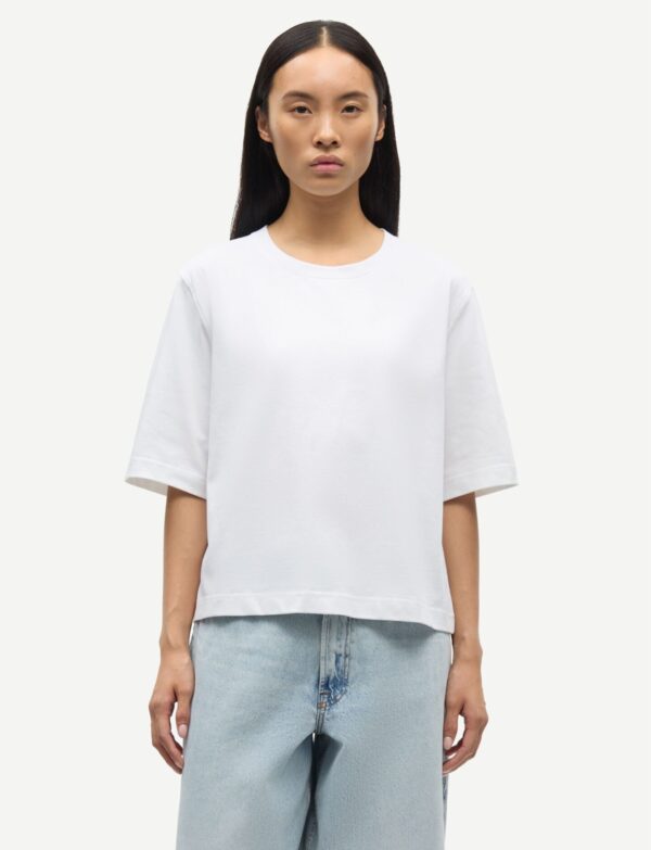Biały t-shirt Samsøe Samsøe Saabby widok na modelce