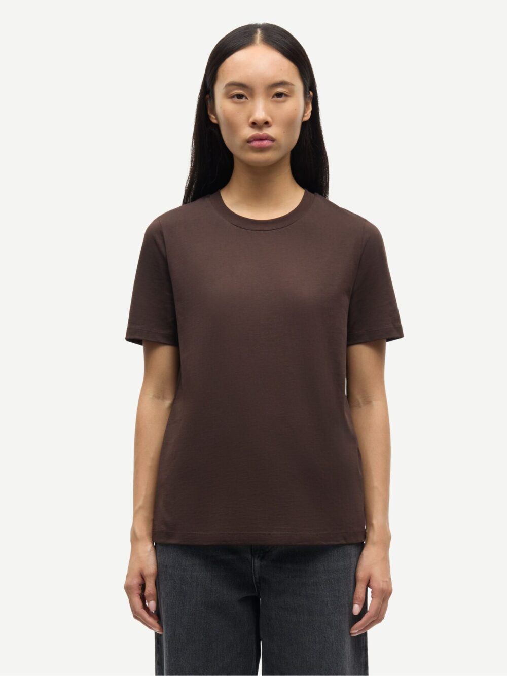 Brązowy t-shirt Samsøe Samsøe Sasade widok na modelce