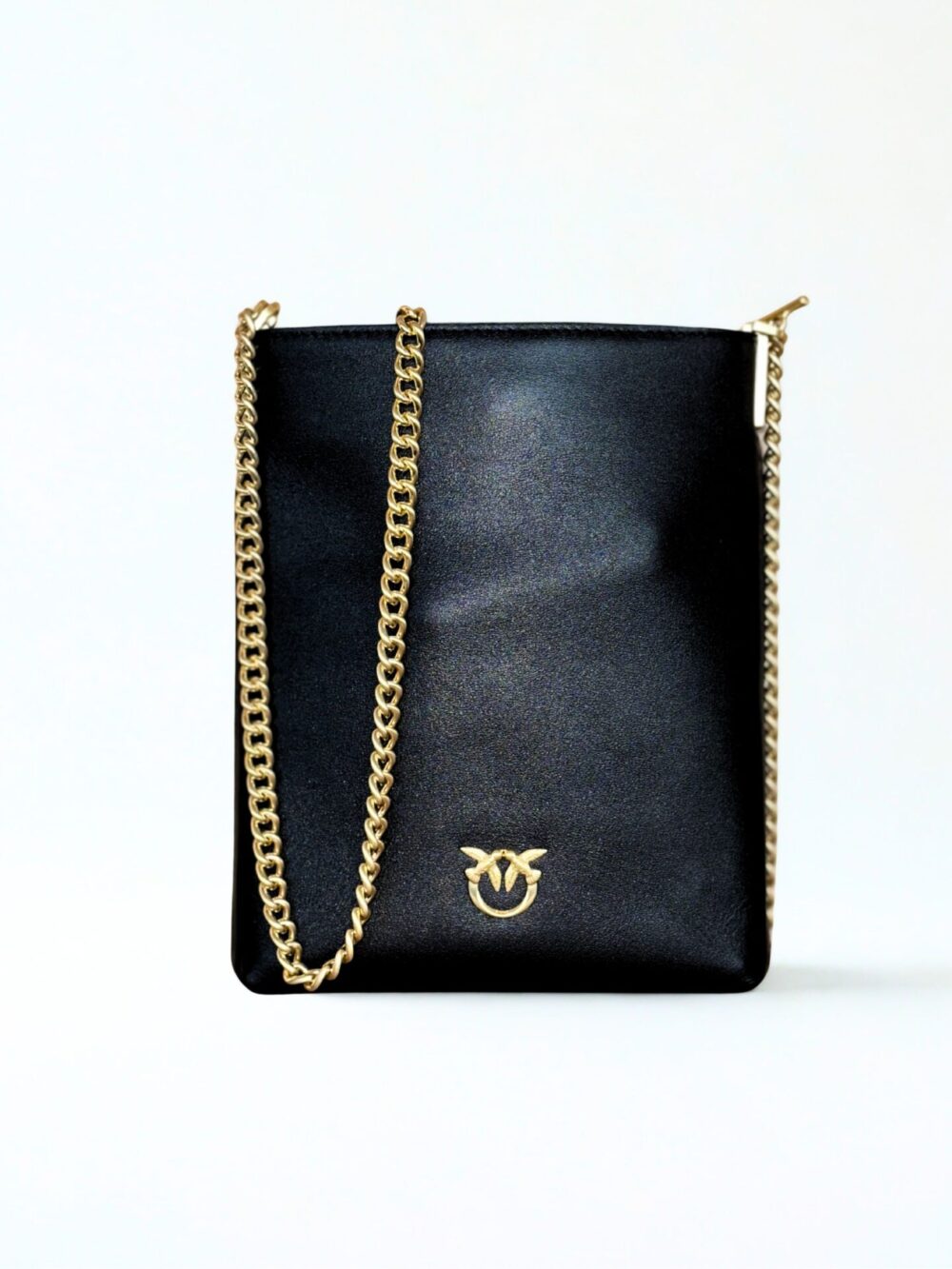 czarna torebka Pinko Flat Satchel skórzana przód złote logo