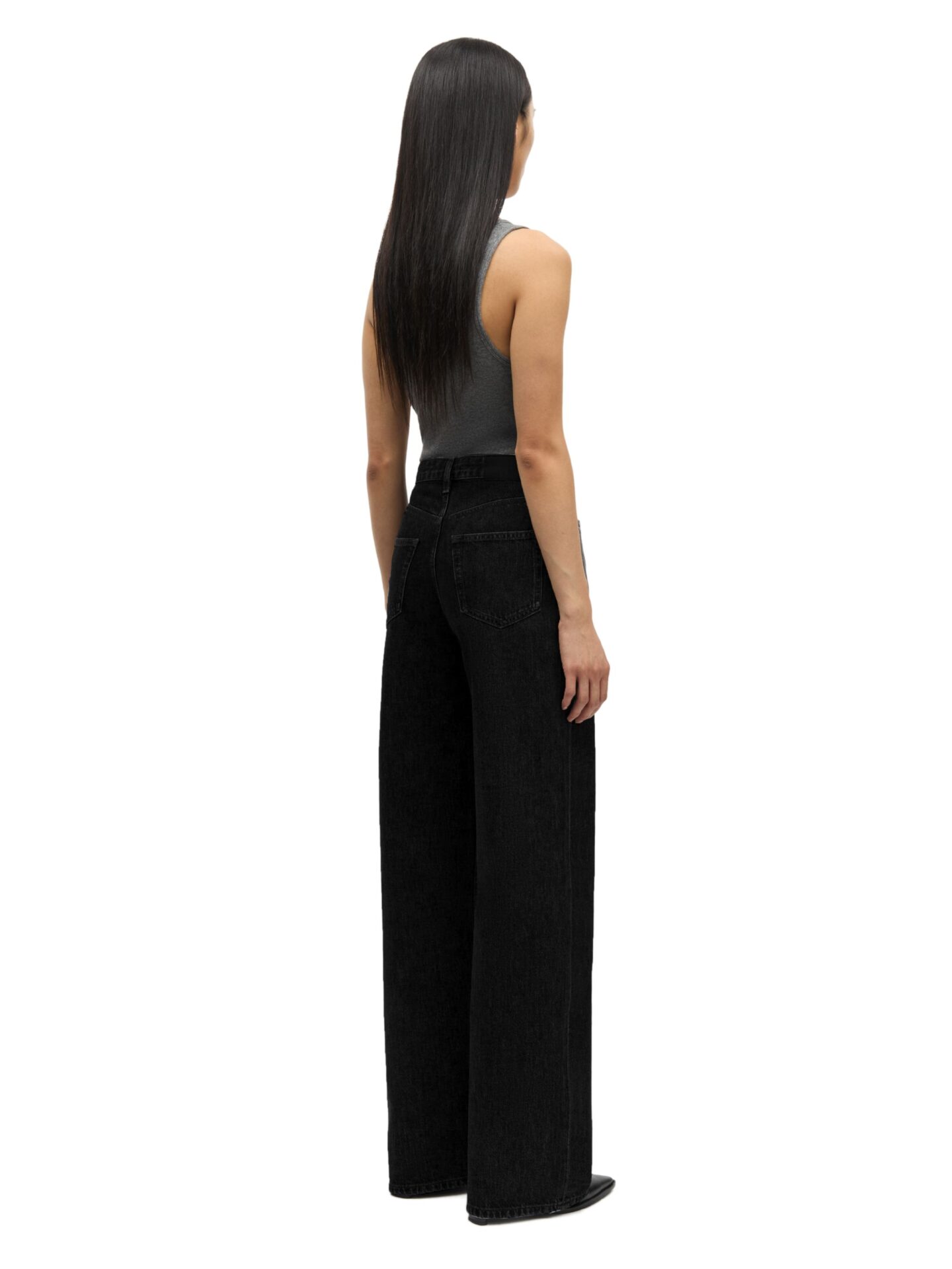 Czarne jeansy Shelly Samsøe Samsøe Czarne jeansy Shelly Samsøe Samsøe tył na modelce