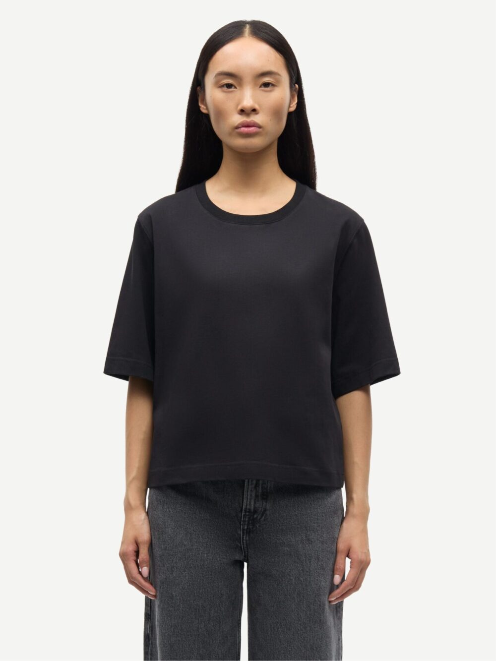 Czarny t-shirt Samsøe Samsøe Saabby widok na modelce