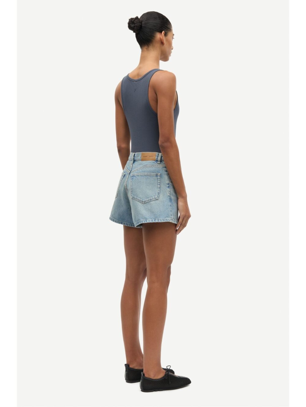 Samaggie shorts Samsøe Samsøe tył na modelce