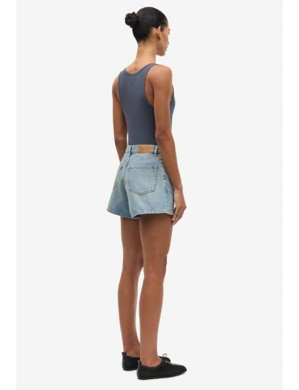 Samaggie shorts Samsøe Samsøe tył na modelce